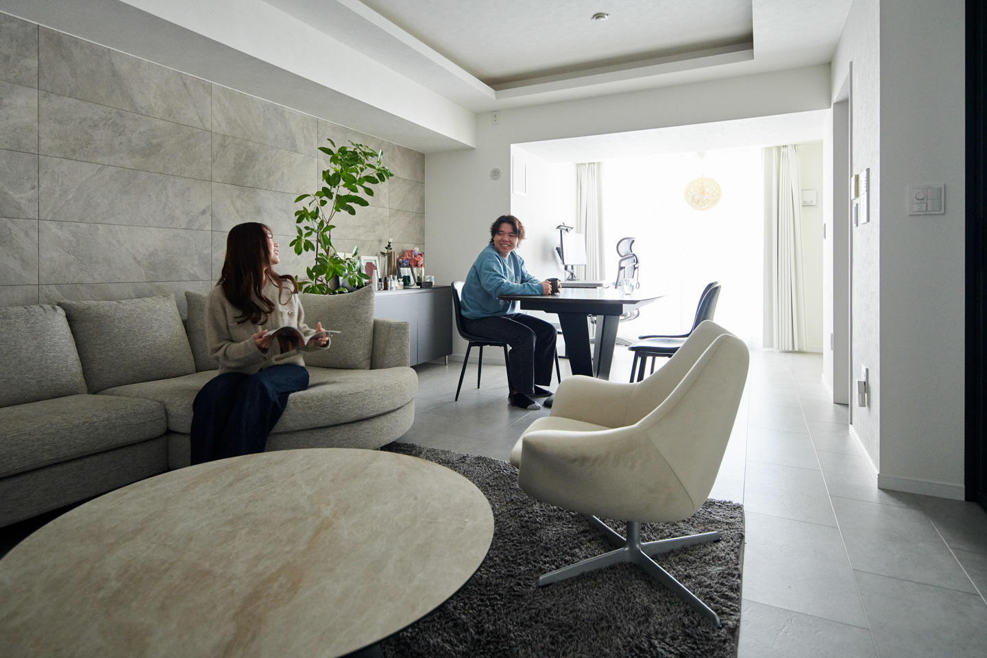 一つのリビング・ダイニングにしたことで、奥まで光を取り込むことができるようになりました。