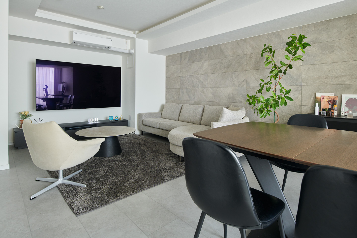 モノトーンを基調としたホテルライクな空間。