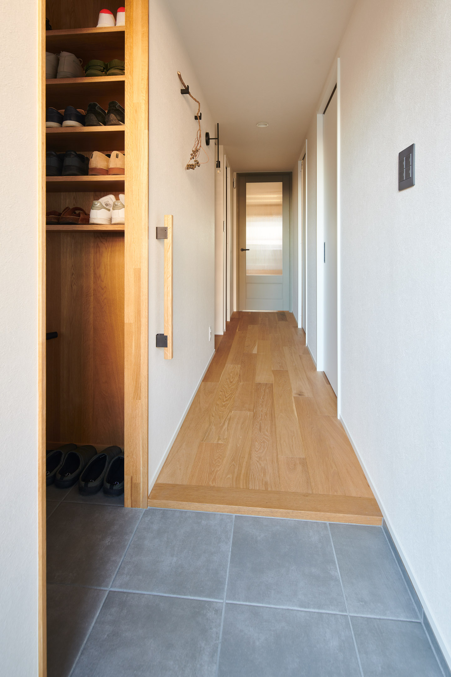 玄関を入りすぐ左側に土間がある。